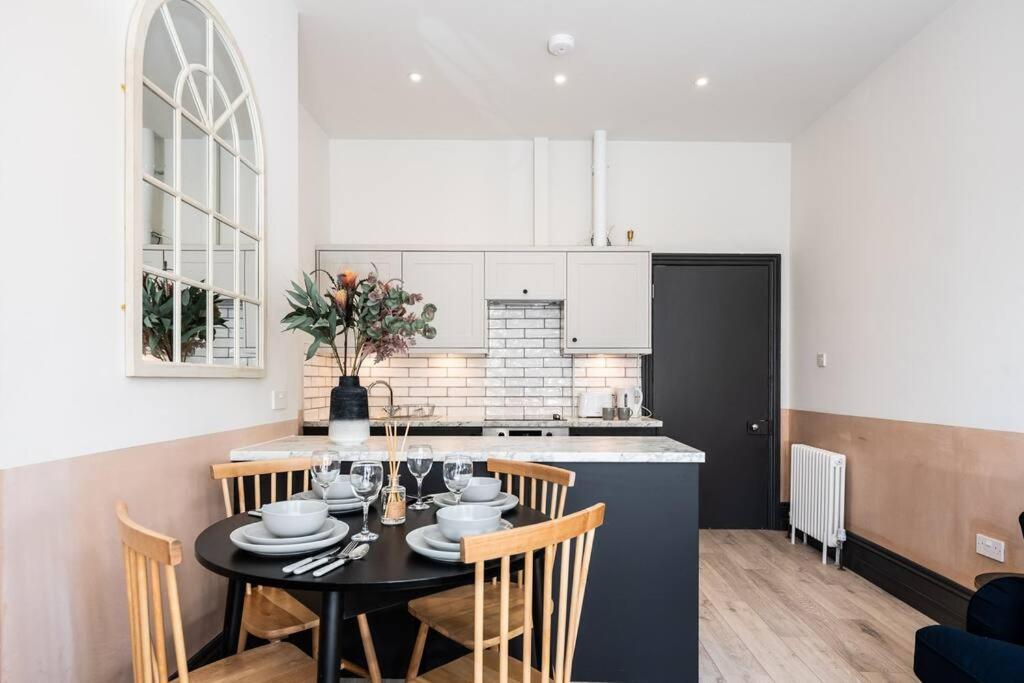 4 Castle Mews Διαμέρισμα Σαλισμπέρι Εξωτερικό φωτογραφία